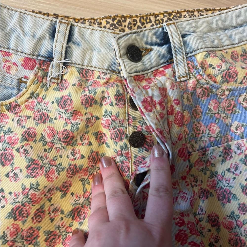 FARM Rio Floral High Waist Shorts - Multicolor - Picture 7 of 10